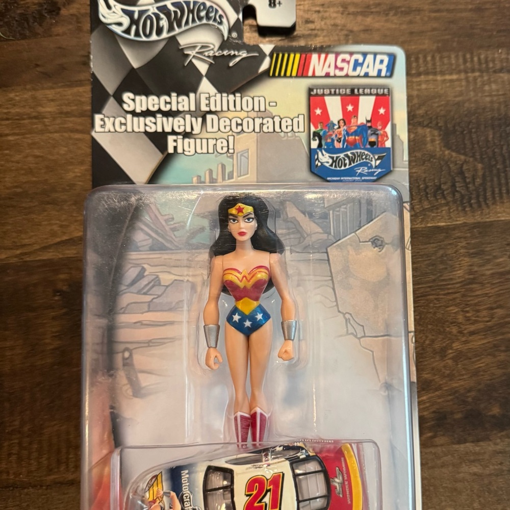 Hot Wheels Justice League Wonder Woman Action Figure - Multicolor